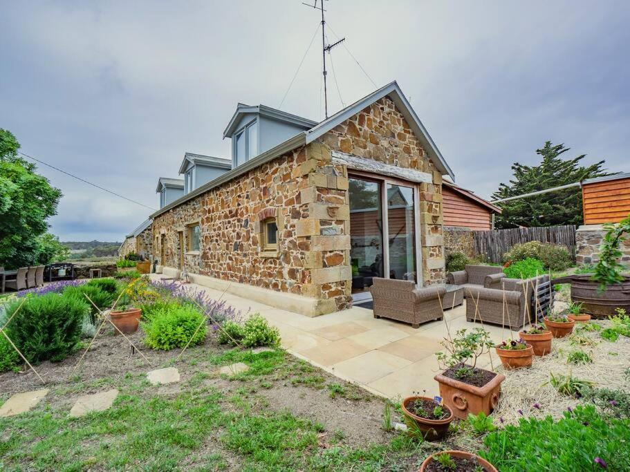 *Newly Relisted* Coach House At Lisdillon Vineyard Villa Little Swanport Exteriör bild